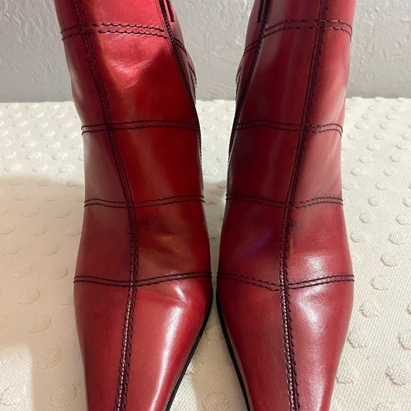 DIBA Vintage Red Bootie - Picture 11 of 16